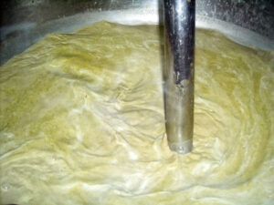 Green-Curry-Sauce erhitzen